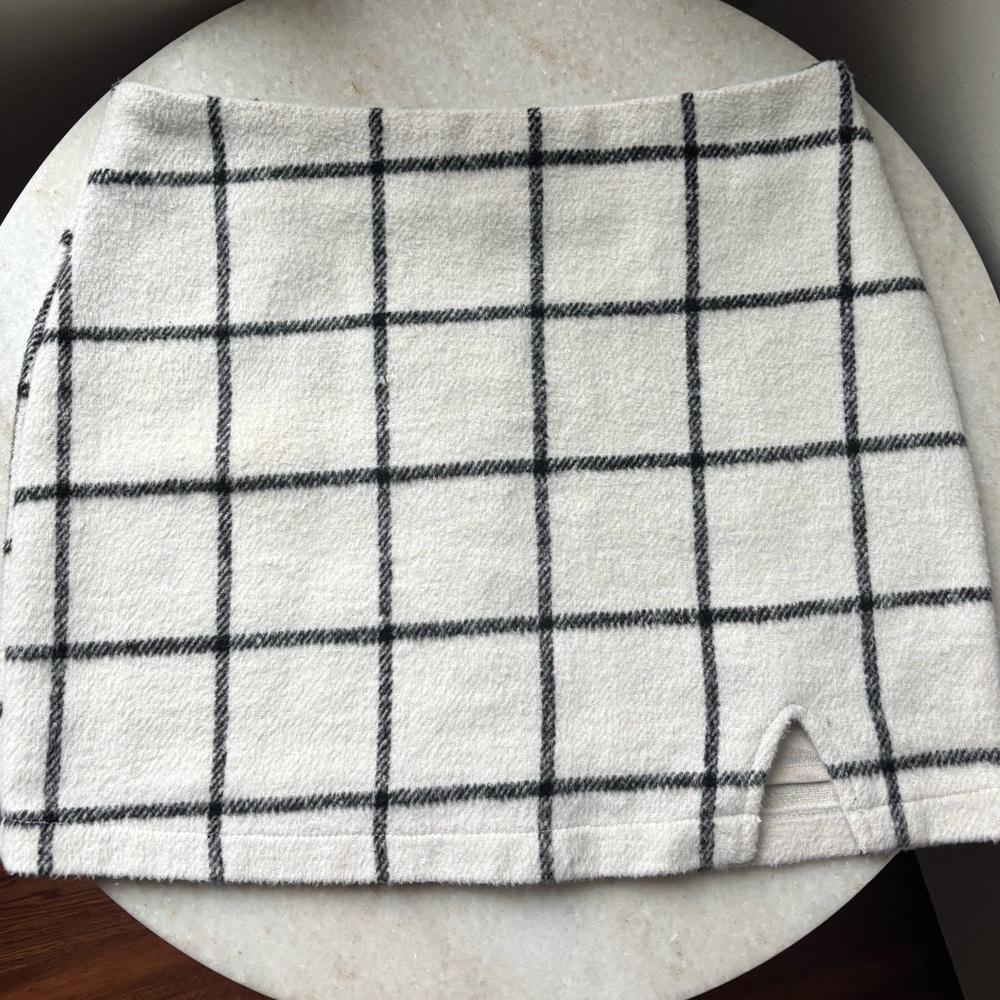 Black and White Mini Pencil Skirt with Slit